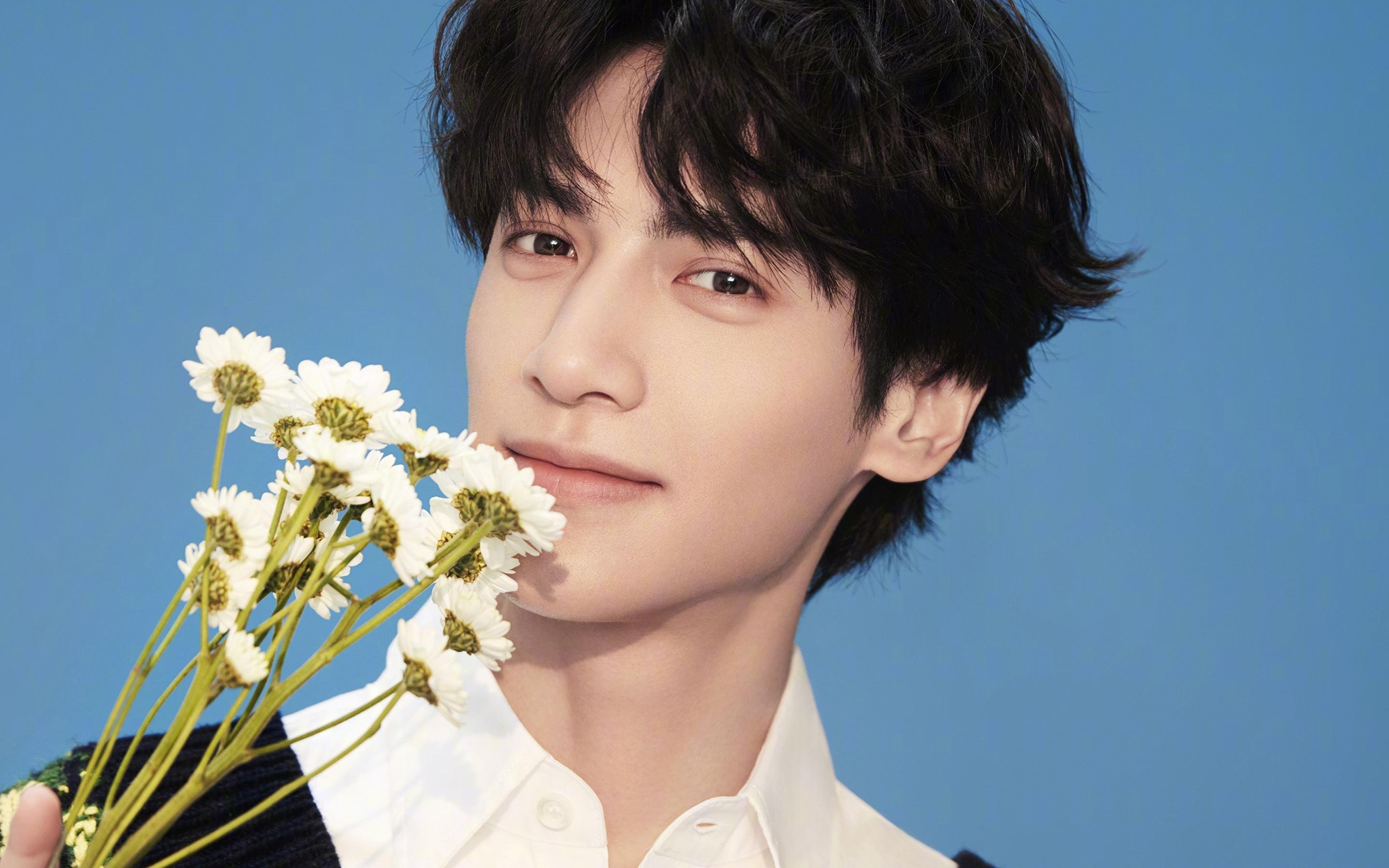 开云体育网站入口-德甲：拜仁5-0横扫奥格斯堡，莱万完成帽子戏法，拜仁5-1狂胜 莱万梅开二度