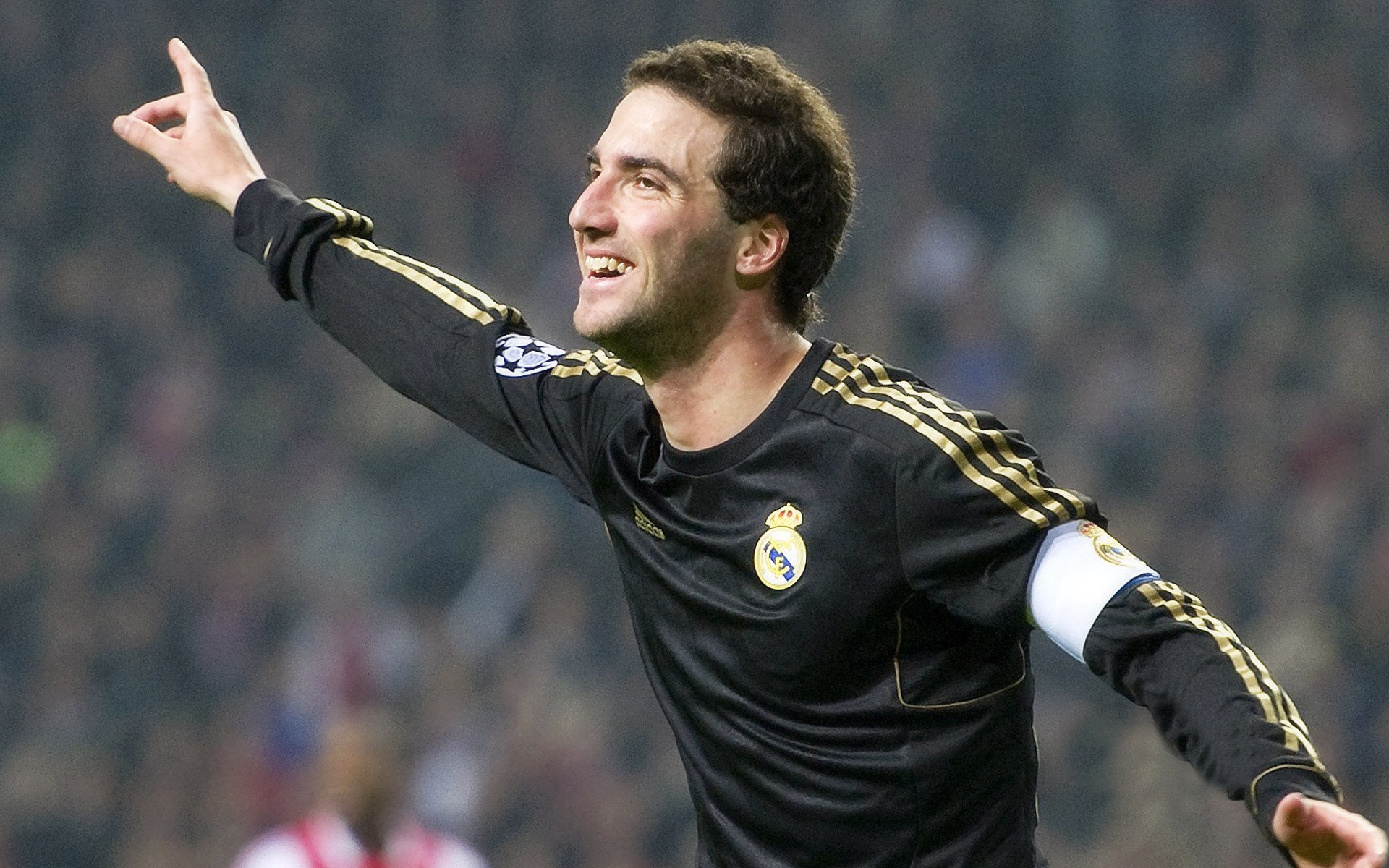 kaiyun体育app-库里支持小球员参赛鼓励敢打敢拼，库里鼓励队友